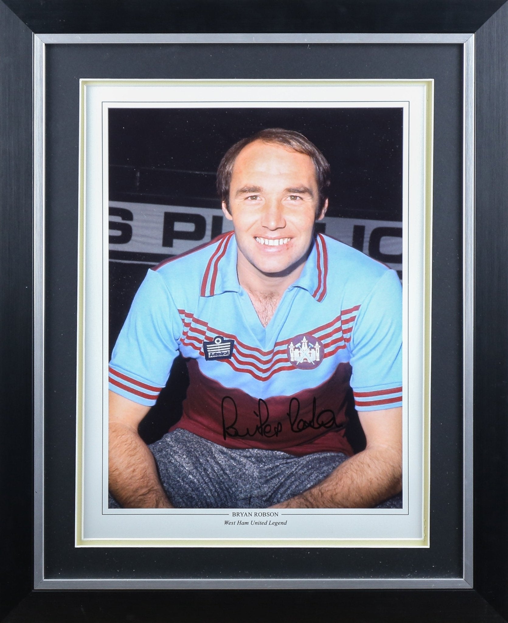 Bryan Robson Signed 12x16 Photograph Framed Display - Memorabilia Framers Shop